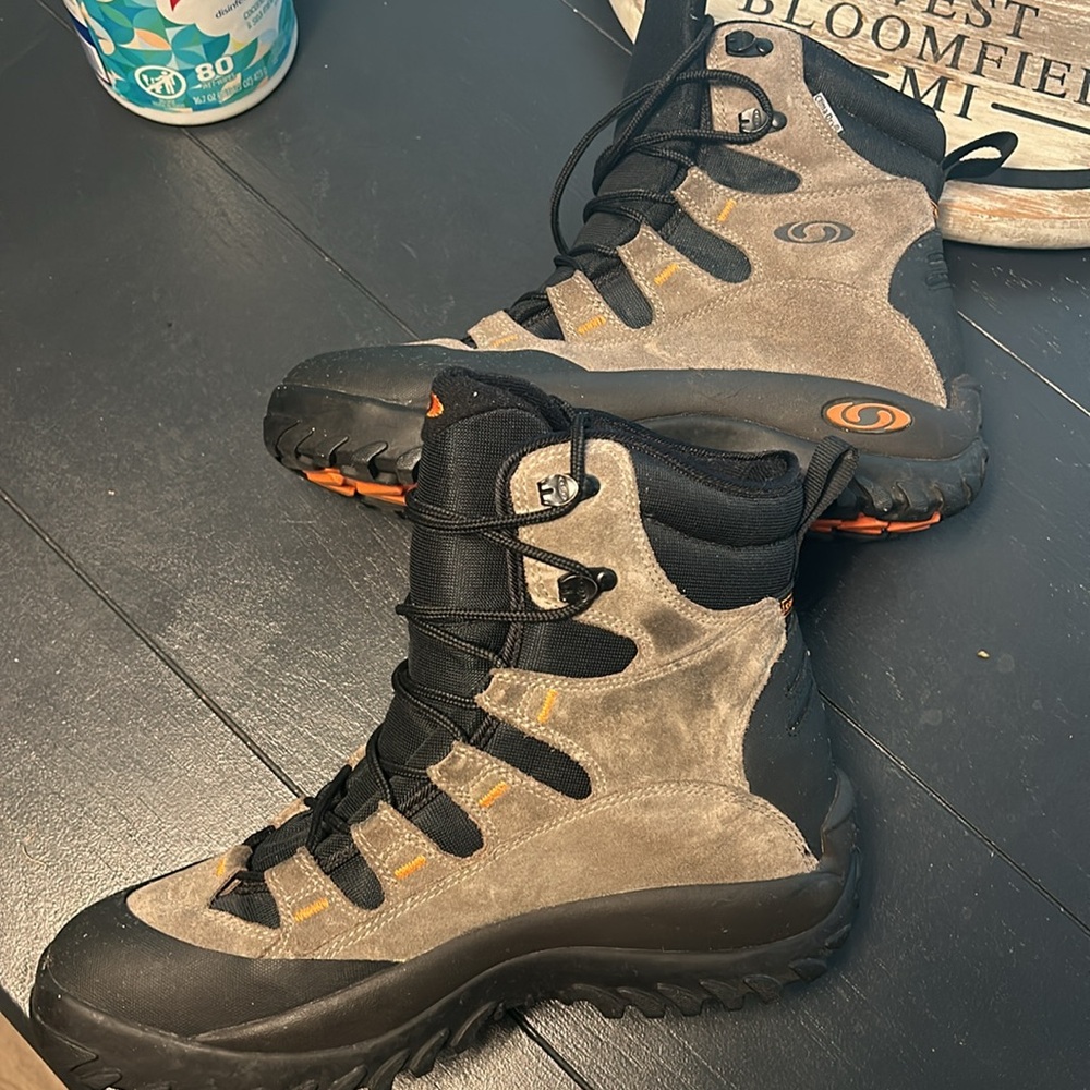 Salomon Contagrip Boots w/climaDry size 10 - Picture 2 of 4